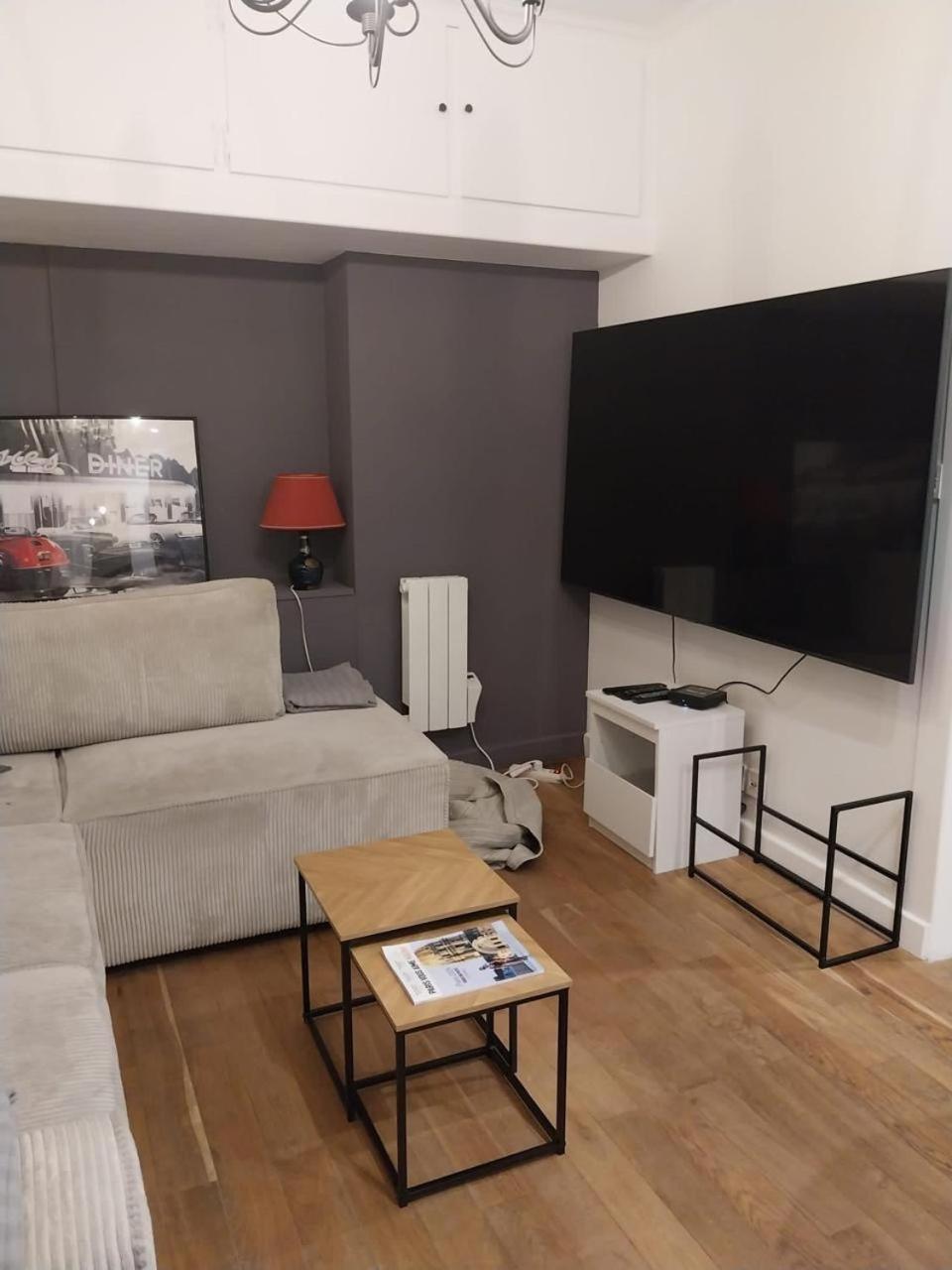 Apartment Cosy Dans Le Marais Paris